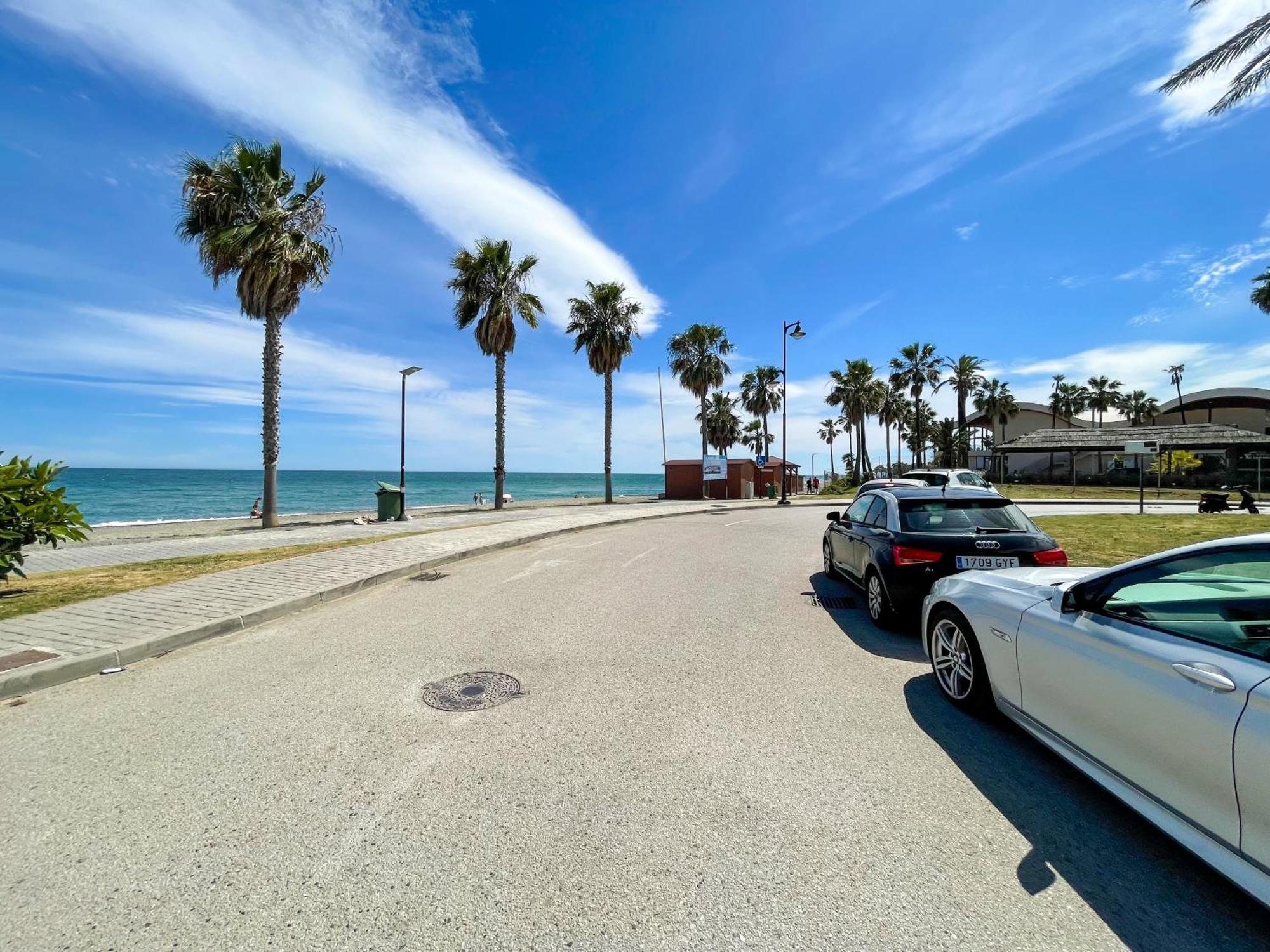 Modern Apartment With Terrace - 2 Min From The Beach Estepona Exterior foto
